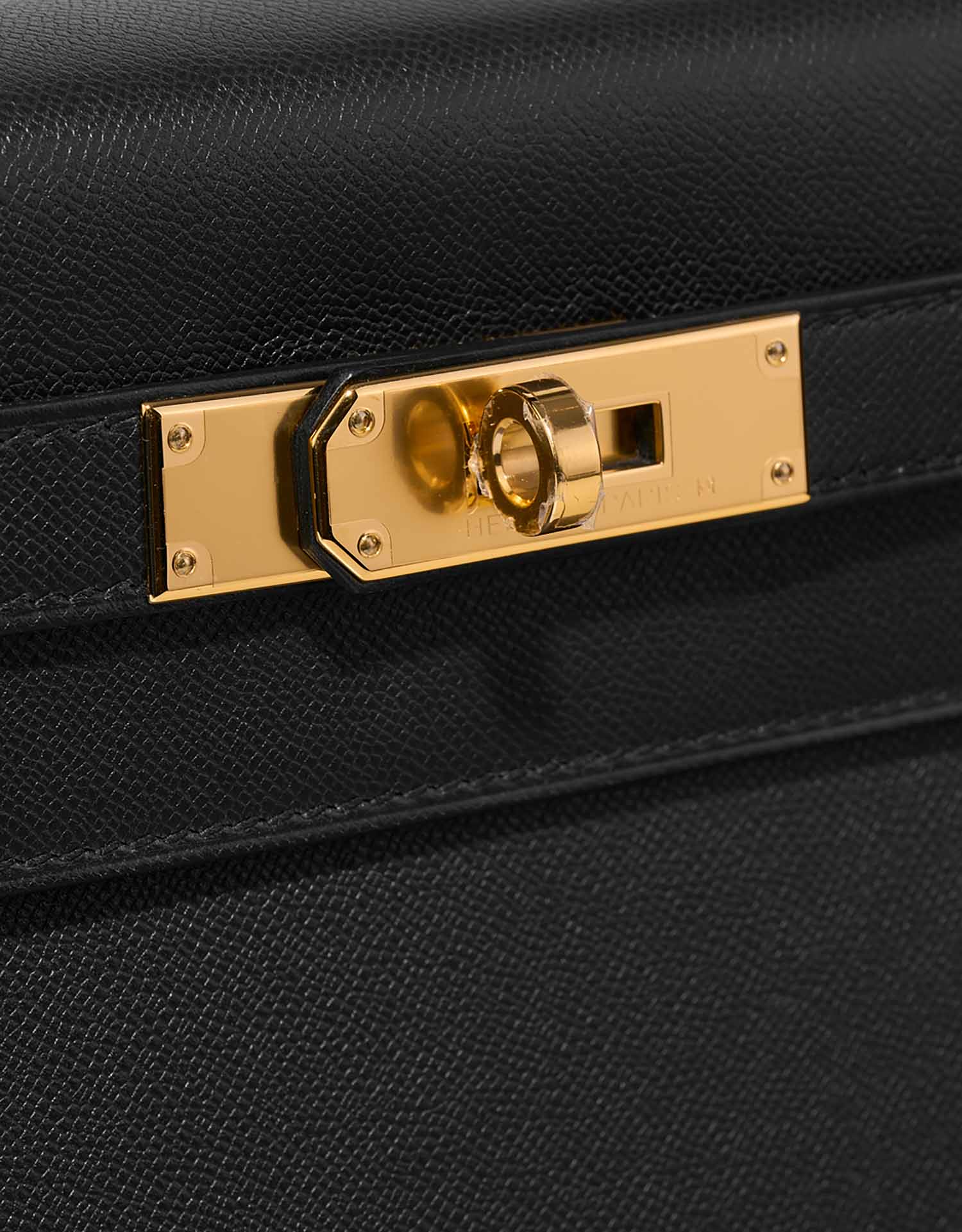 Hermès Kelly 28 Black Closing System  | Sell your designer bag on Saclab.com