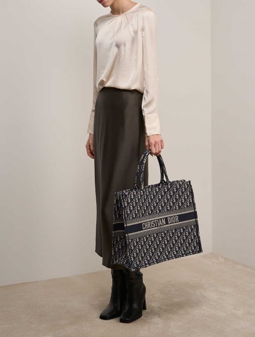 Dior BookTote Large Bleu on Model | Sell your designer bag on Saclab.com
