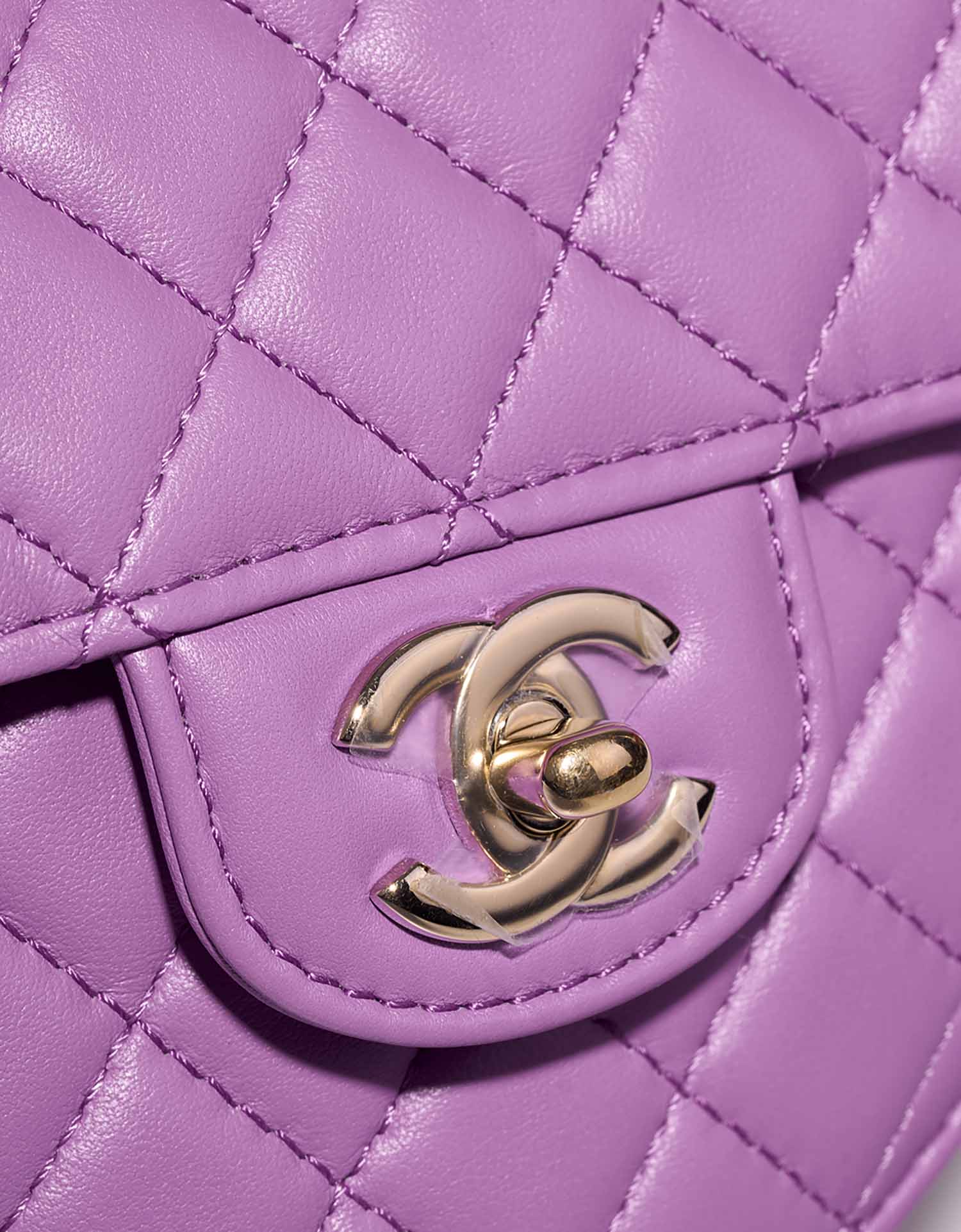 Chanel TimelessHeart Medium Violet Closing System  | Sell your designer bag on Saclab.com