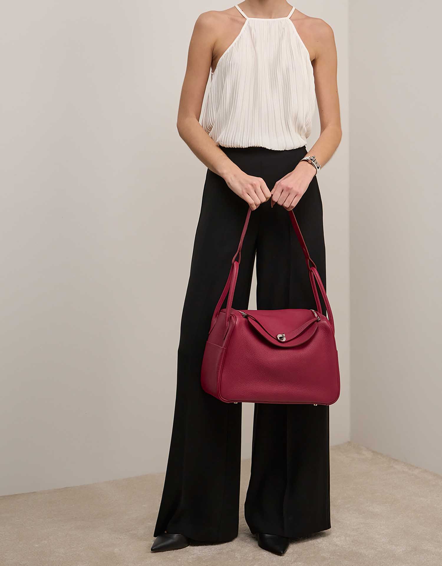 Hermès Lindy 34 Rubis on Model | Sell your designer bag on Saclab.com