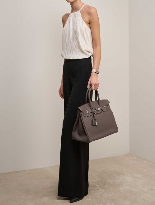Hermès Birkin 35 Etoupe auf Model | Verkaufen Sie Ihre Designertasche auf Saclab.com