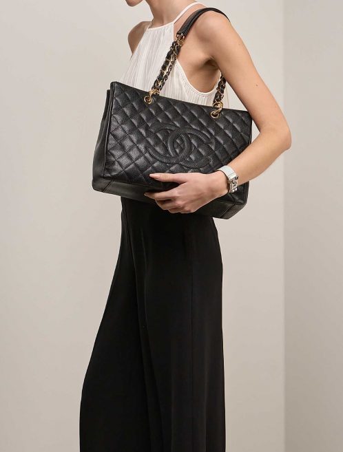 Chanel ShoppingTote Grande Black on Model | Sell your designer bag on Saclab.com