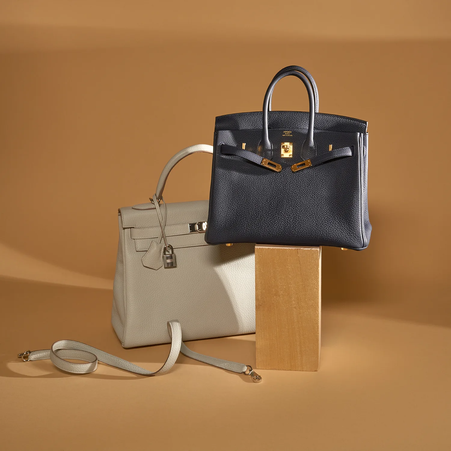 Minimalist Bags: When Less is Truly More | SACLÀB