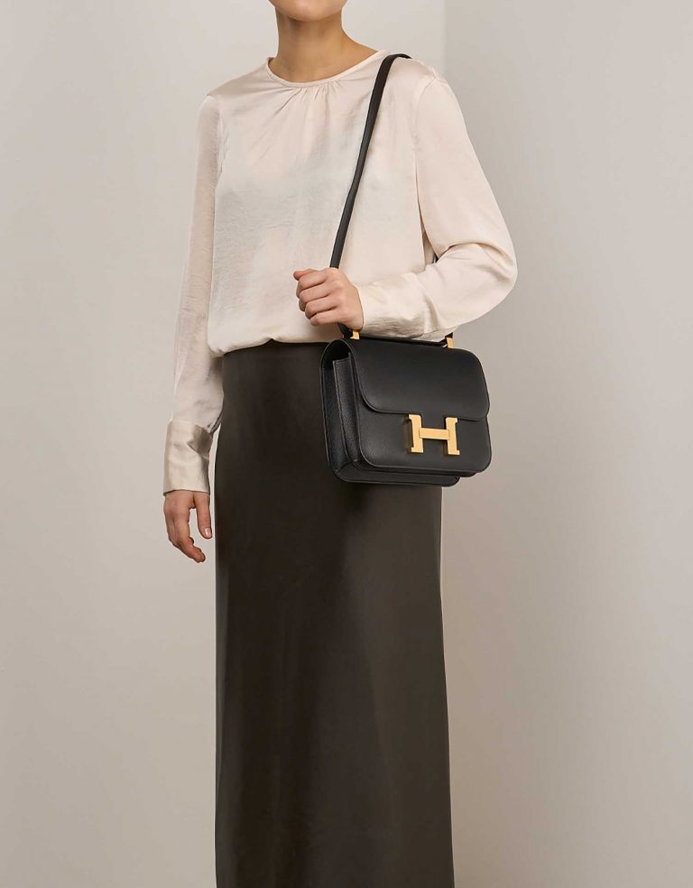 Hermès Constance 24 Black on Model | Sell your designer bag on Saclab.com