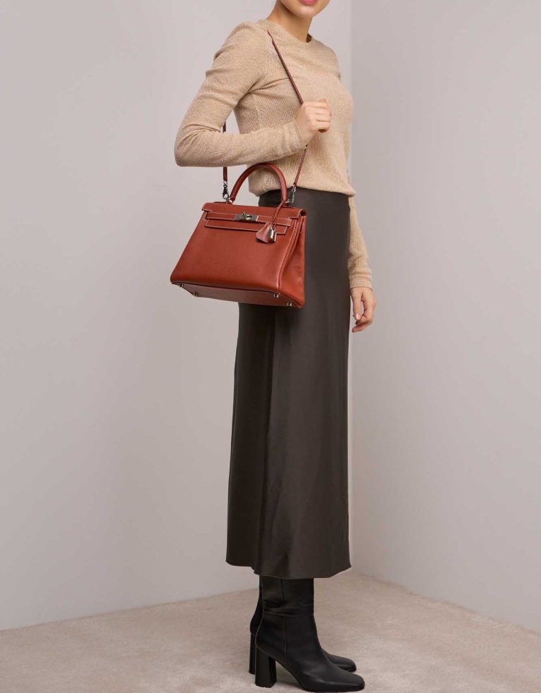 Hermès Kelly 28 Veau Courchevel Brique Front | Verkaufen Sie Ihre Designertasche