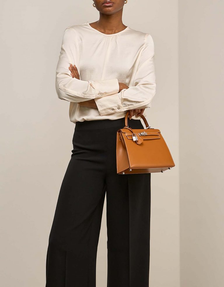Hermès Kelly 25 SableNaturel Front  | Sell your designer bag on Saclab.com