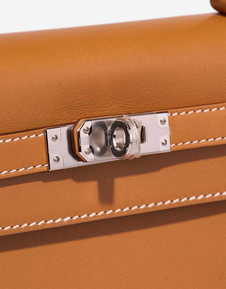 Hermès Kelly 25 SableNaturel Verschluss-System | Verkaufen Sie Ihre Designer-Tasche auf Saclab.com