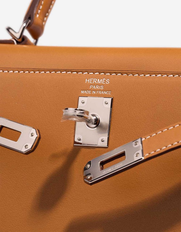 Hermès Kelly 25 SableNaturel Logo  | Sell your designer bag on Saclab.com