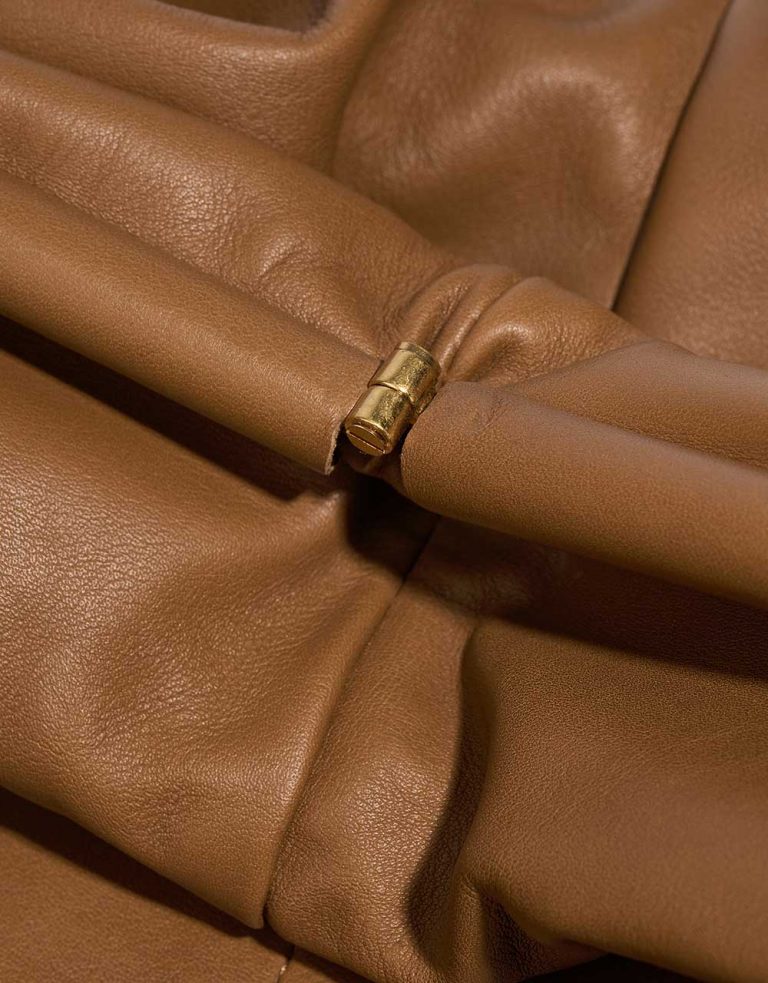 BottegaVeneta Pouch One-size Teak Closing System  | Sell your designer bag on Saclab.com