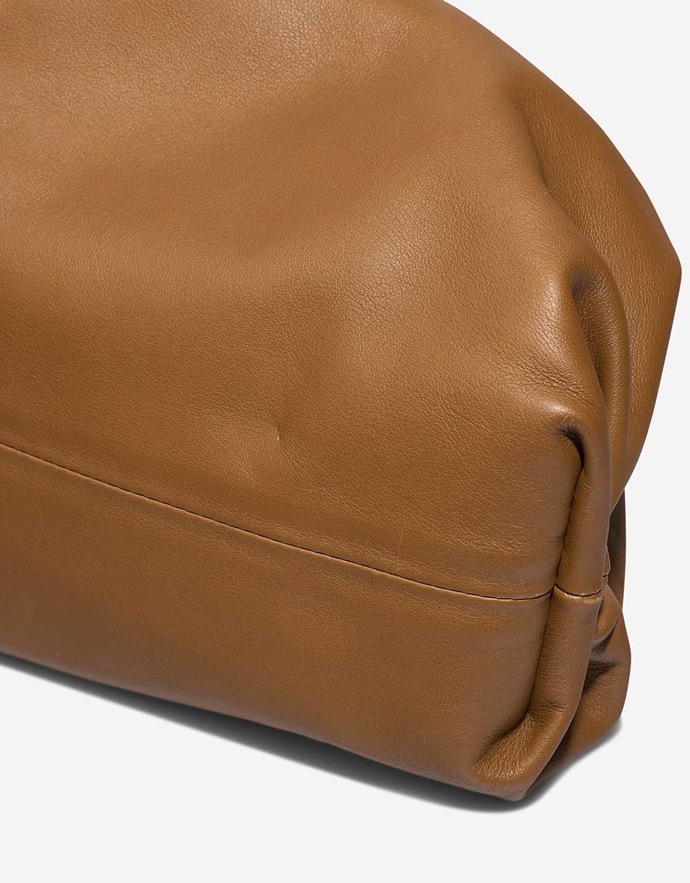 BottegaVeneta Pouch One-size Teak signs of wear | Sell your designer bag on Saclab.com