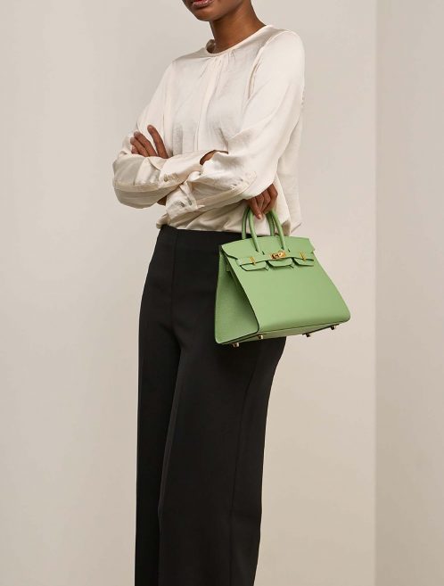 Hermès Birkin 25 VertCriquet on Model | Sell your designer bag on Saclab.com