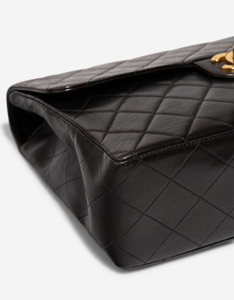 Chanel Timeless Jumbo Black signs of wear | Sell your designer bag on Saclab.com