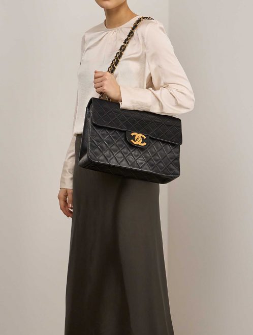 Chanel Timeless Maxi Black on Model | Sell your designer bag on Saclab.com