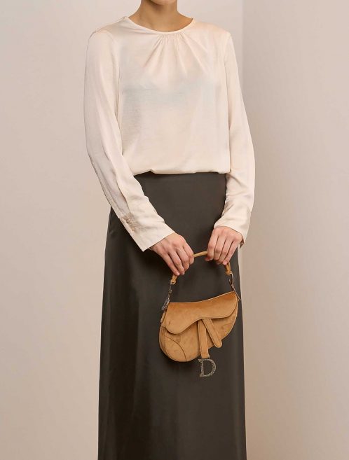 Dior Saddle Mini Camel on Model | Sell your designer bag on Saclab.com