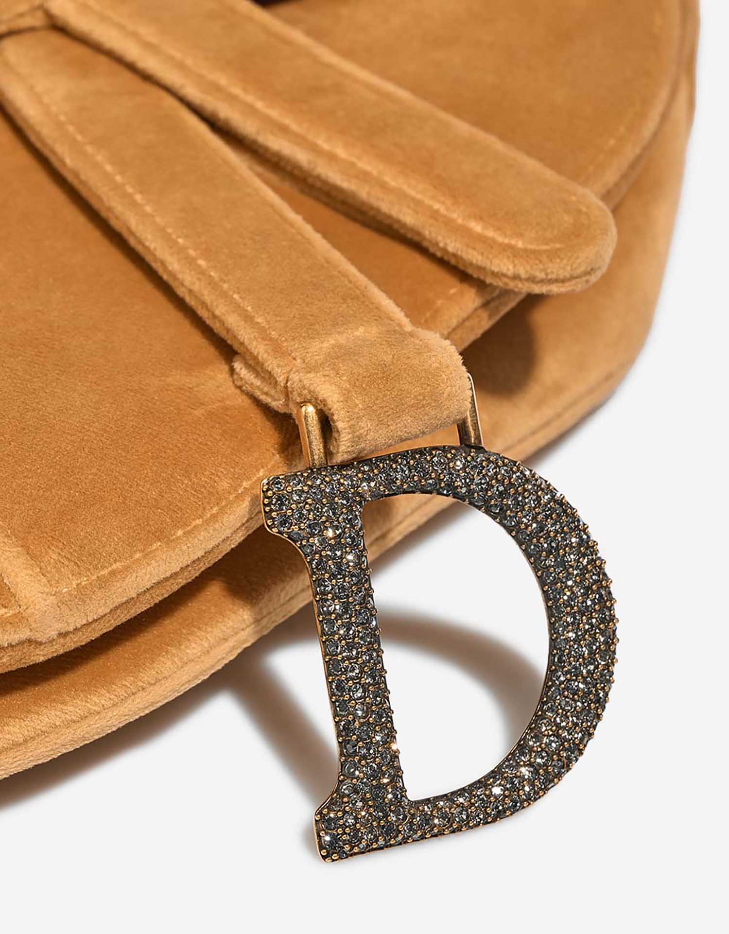 Dior Saddle Mini Camel Closing System  | Sell your designer bag on Saclab.com