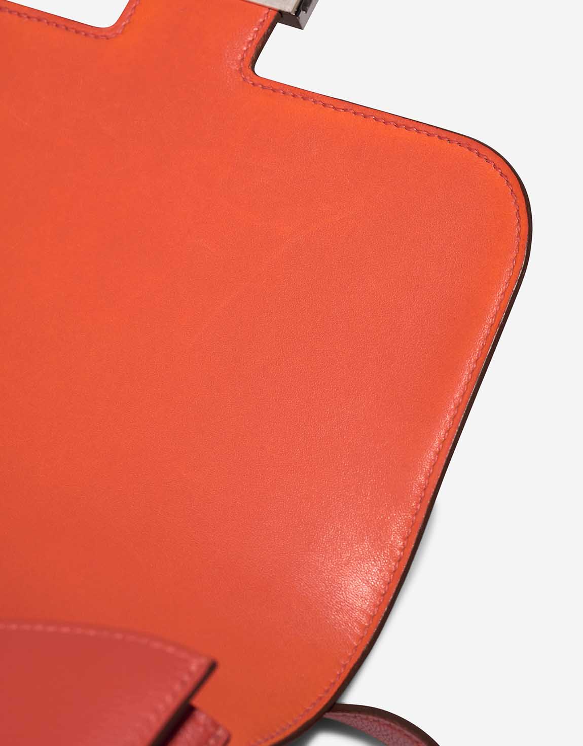 Hermès Constance 24 OrangePoppy signs of wear | Sell your designer bag on Saclab.com
