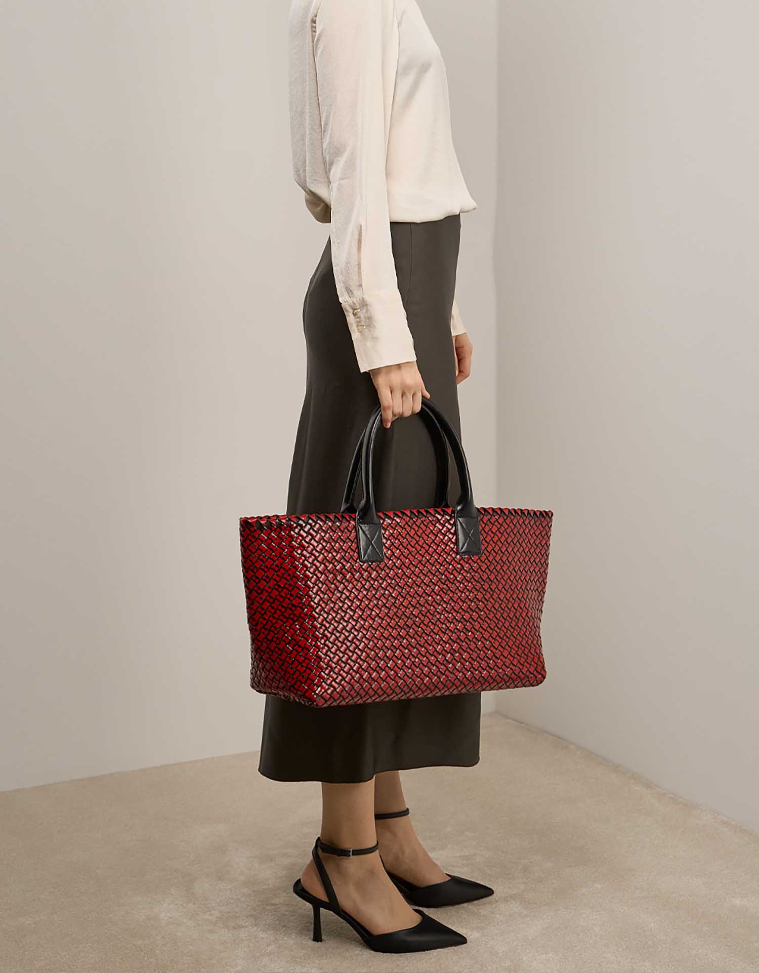BottegaVeneta Cabat Large Red-Black on Model | Sell your designer bag on Saclab.com