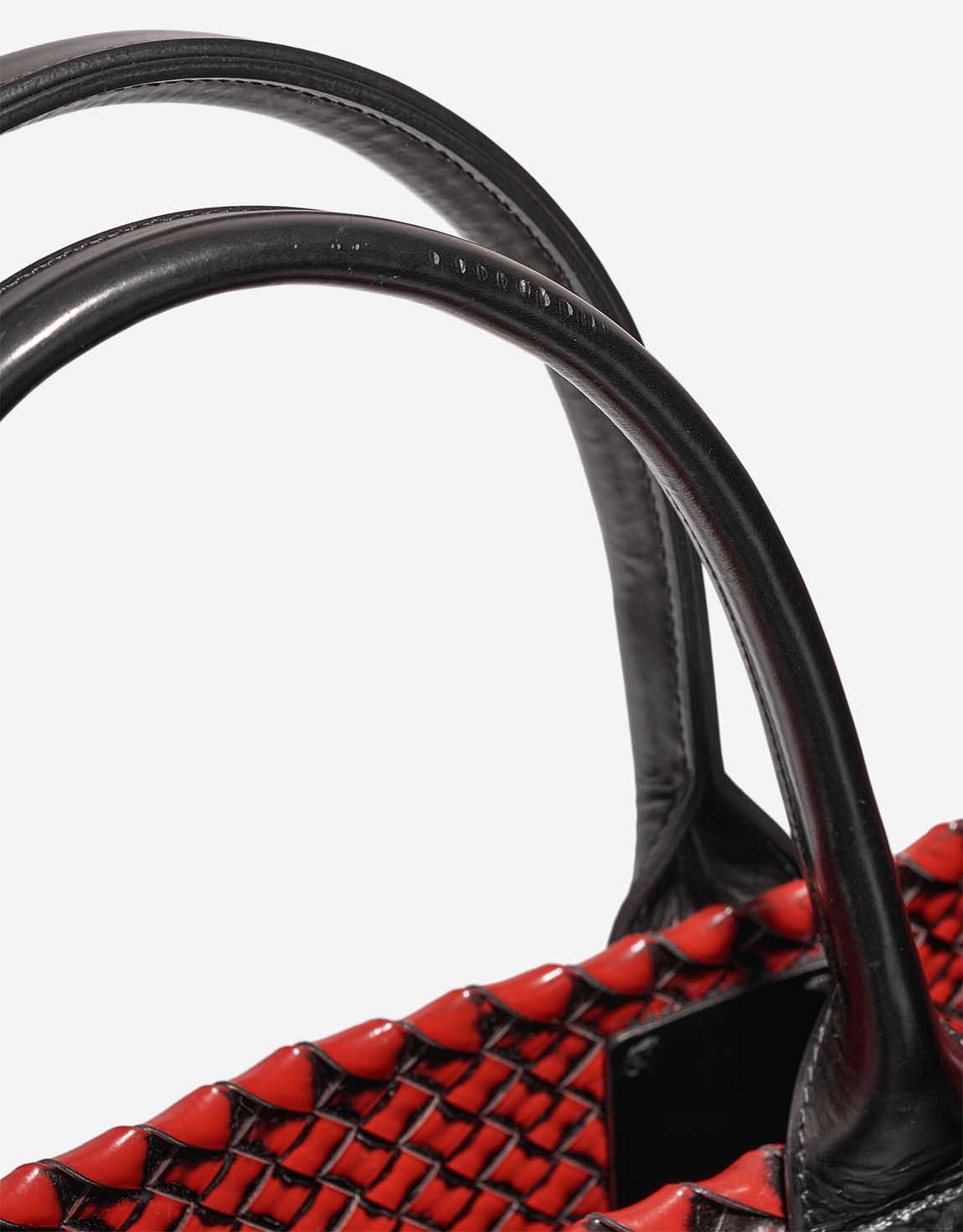 BottegaVeneta Cabat Large Red-Black signs of wear | Sell your designer bag on Saclab.com
