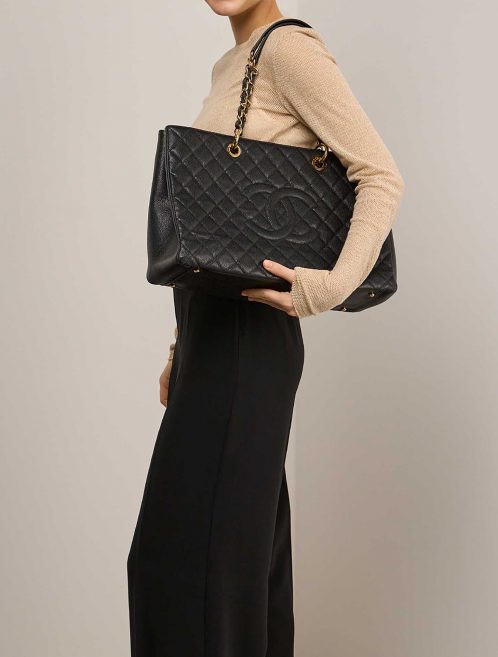 Chanel GST Grande Black on Model | Sell your designer bag on Saclab.com