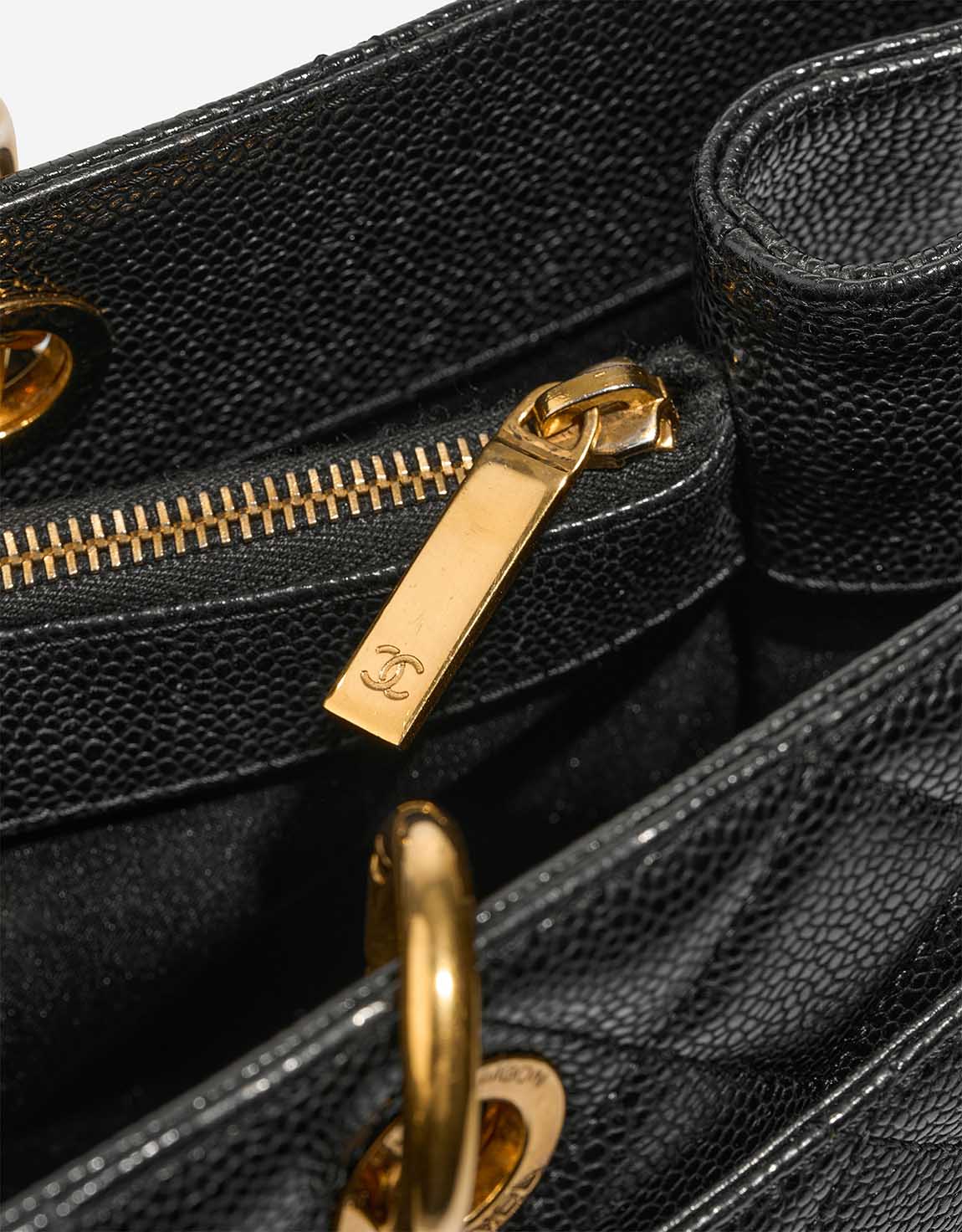 Chanel GST Grande Black Closing System  | Sell your designer bag on Saclab.com