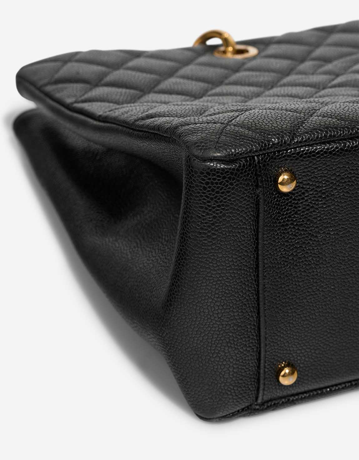 Chanel GST Grande Black signs of wear | Sell your designer bag on Saclab.com