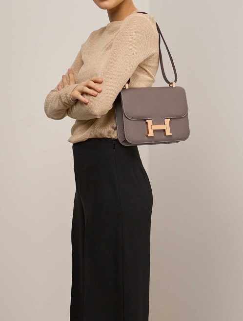 Hermès Constance 24 Etoupe on Model | Sell your designer bag on Saclab.com