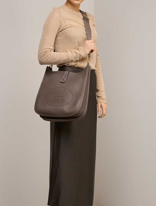 Hermès Evelyne 33 Clémence Étoupe on Model | Sell your designer bag