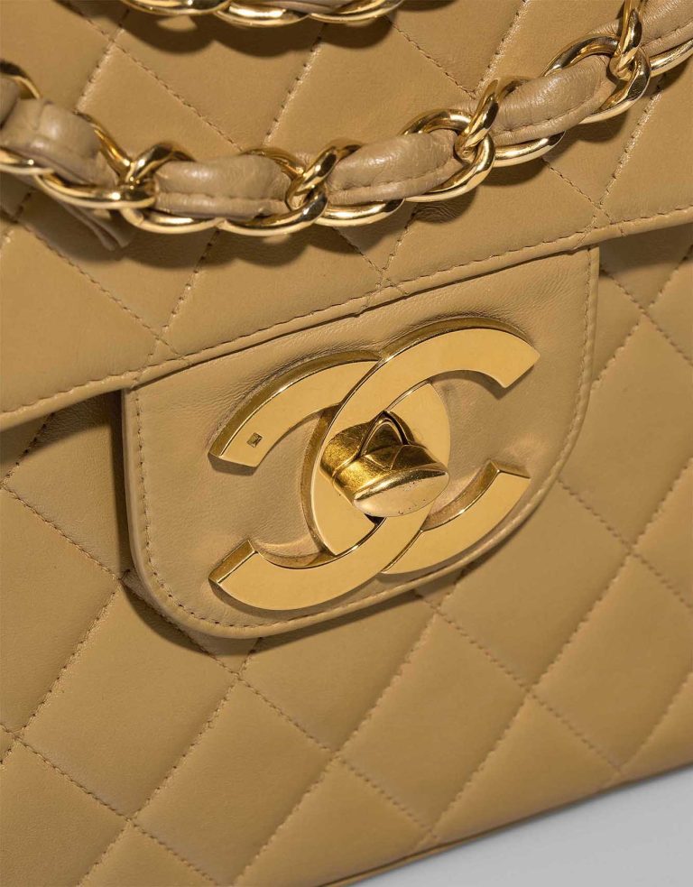 Chanel Timeless Jumbo Lamb Beige Closing System | Sell your designer bag