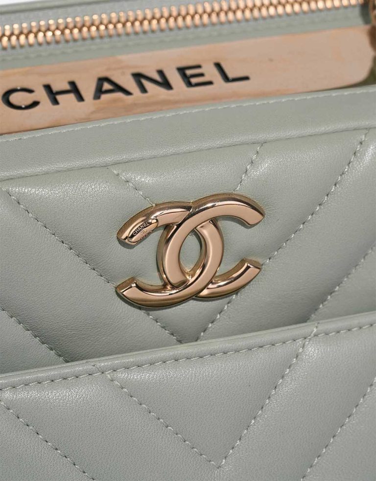 Chanel Trendy CC Vanity Medium Lamb Mint Green Closing System | Sell your designer bag