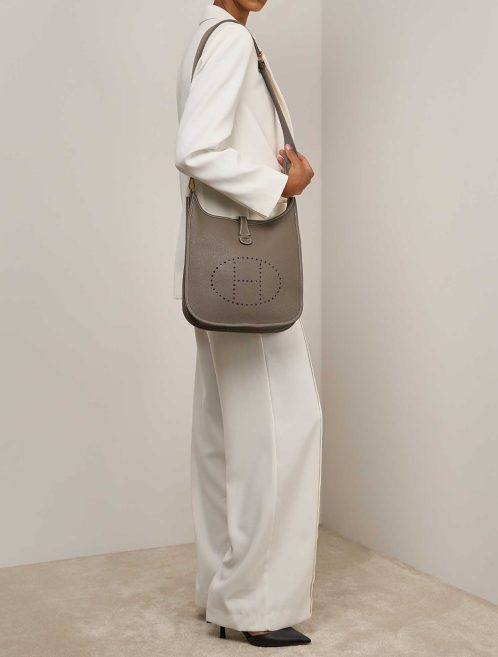 Hermès Evelyne 29 Clémence Étoupe on Model | Sell your designer bag