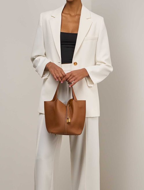 Hermès Picotin 22 Taurillon Clémence Gold on Model | Sell your designer bag
