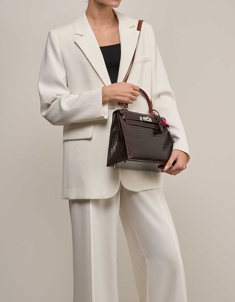 Hermès Kelly 28 Alligator Mississippi Macassar / Ébène / Miel / Rose Extrême Front | Verkaufen Sie Ihre Designer-Tasche