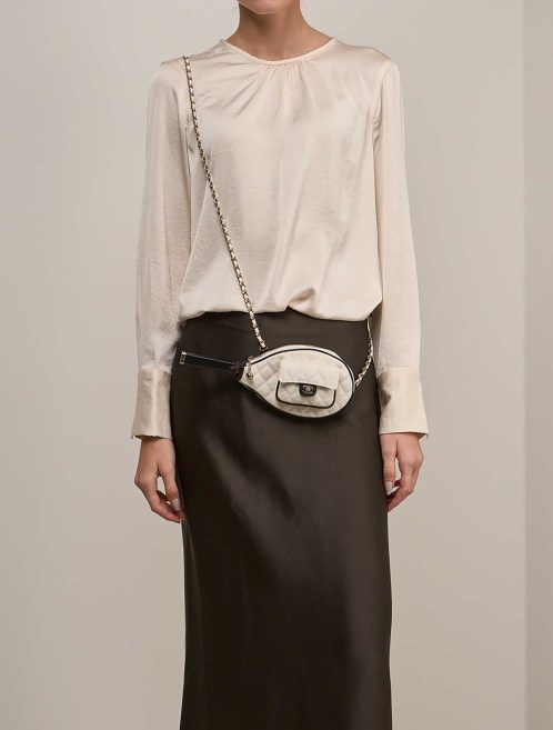 Pochette Chanel Coton Blanc sur Modèle | Vendez votre sac de créateur