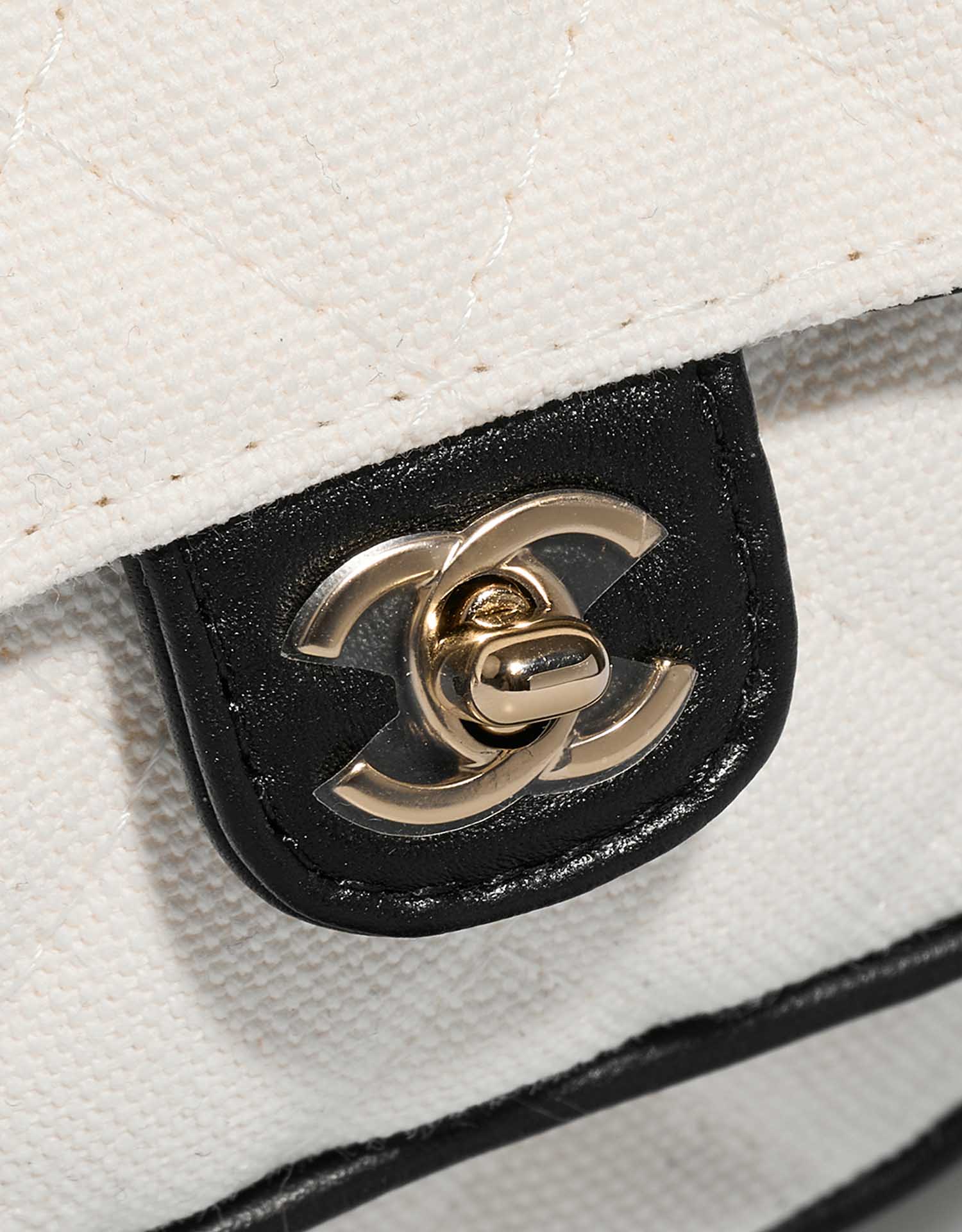 Chanel Clutch Cotton White Closing System | Sell your designer bag