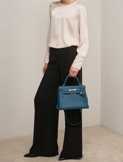 Hermès Kelly 28 Clémence Colvert auf Model | Verkaufe deine Designertasche