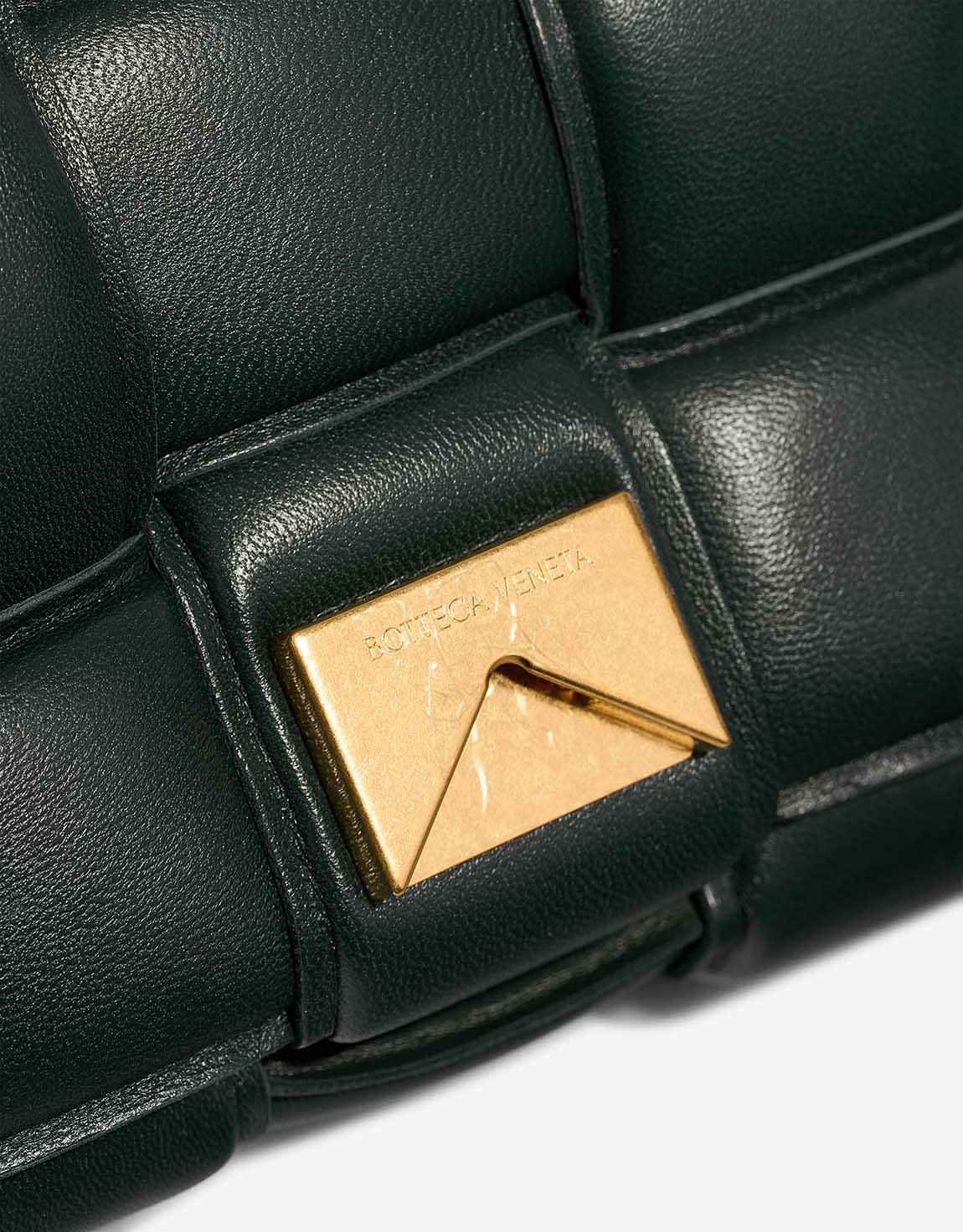 Bottega Veneta Cassette Lamb Dark Green Closing System | Sell your designer bag