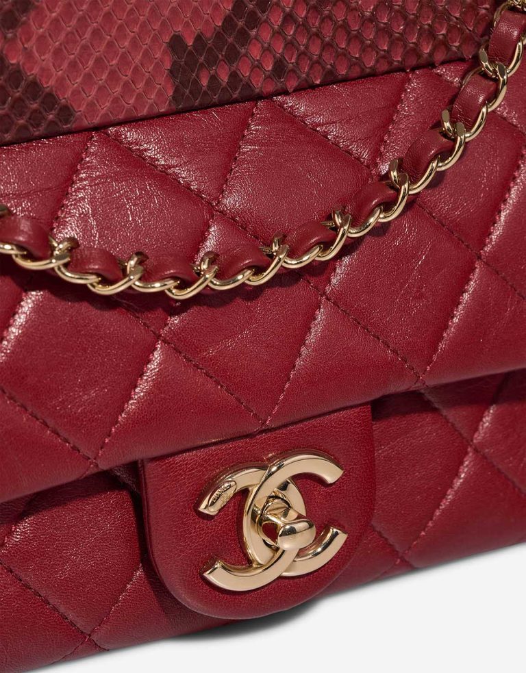 Chanel Timeless Petit veau vieilli / python rouge Système de fermeture | Vendre votre sac de créateur