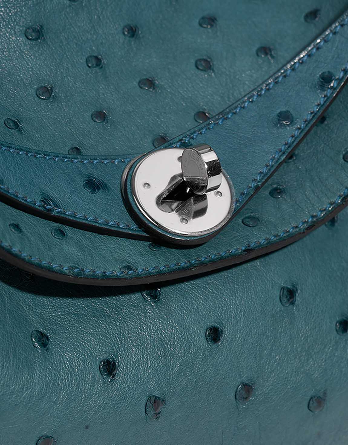 Hermès Lindy 26 Ostrich Malachite Closing System | Sell your designer bag