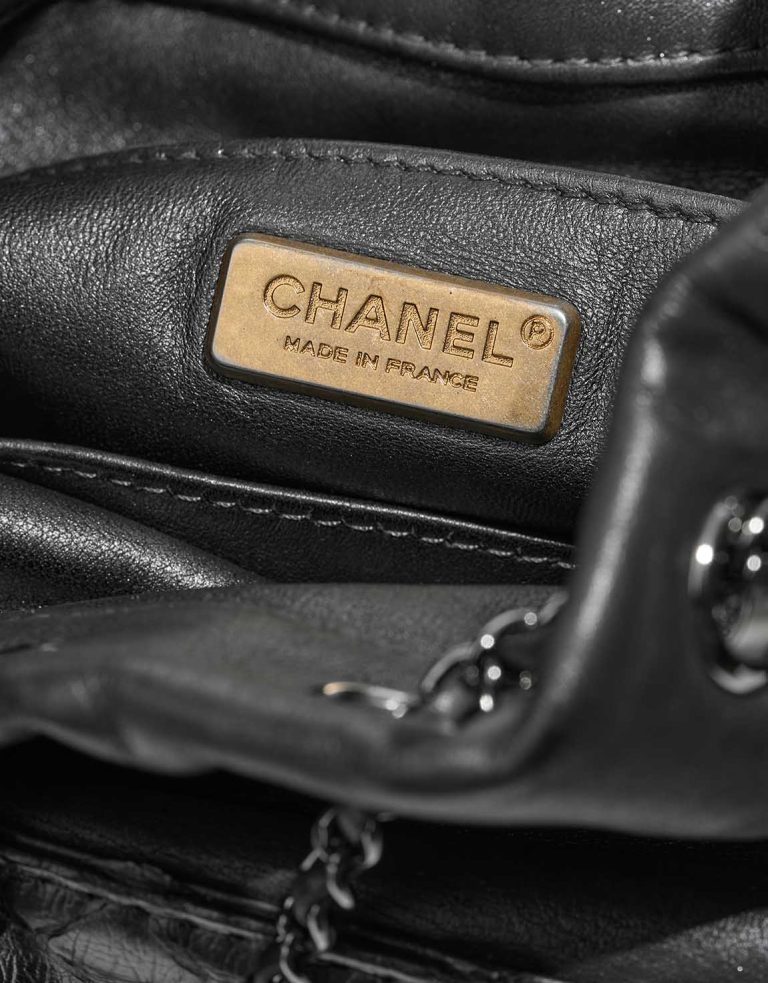 Chanel Bucket Bag Small Python / Lammleder Metallic Grey Logo | Verkaufen Sie Ihre Designer-Tasche