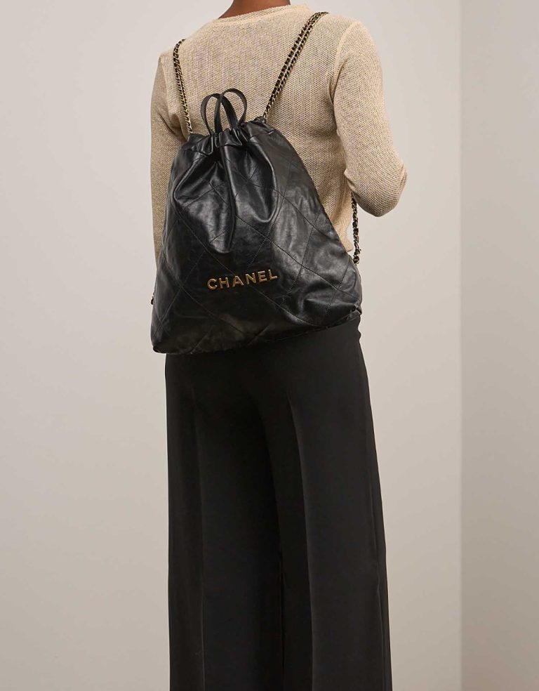 Chanel 22 Rucksack Lammleder Schwarz Front | Verkaufen Sie Ihre Designer-Tasche