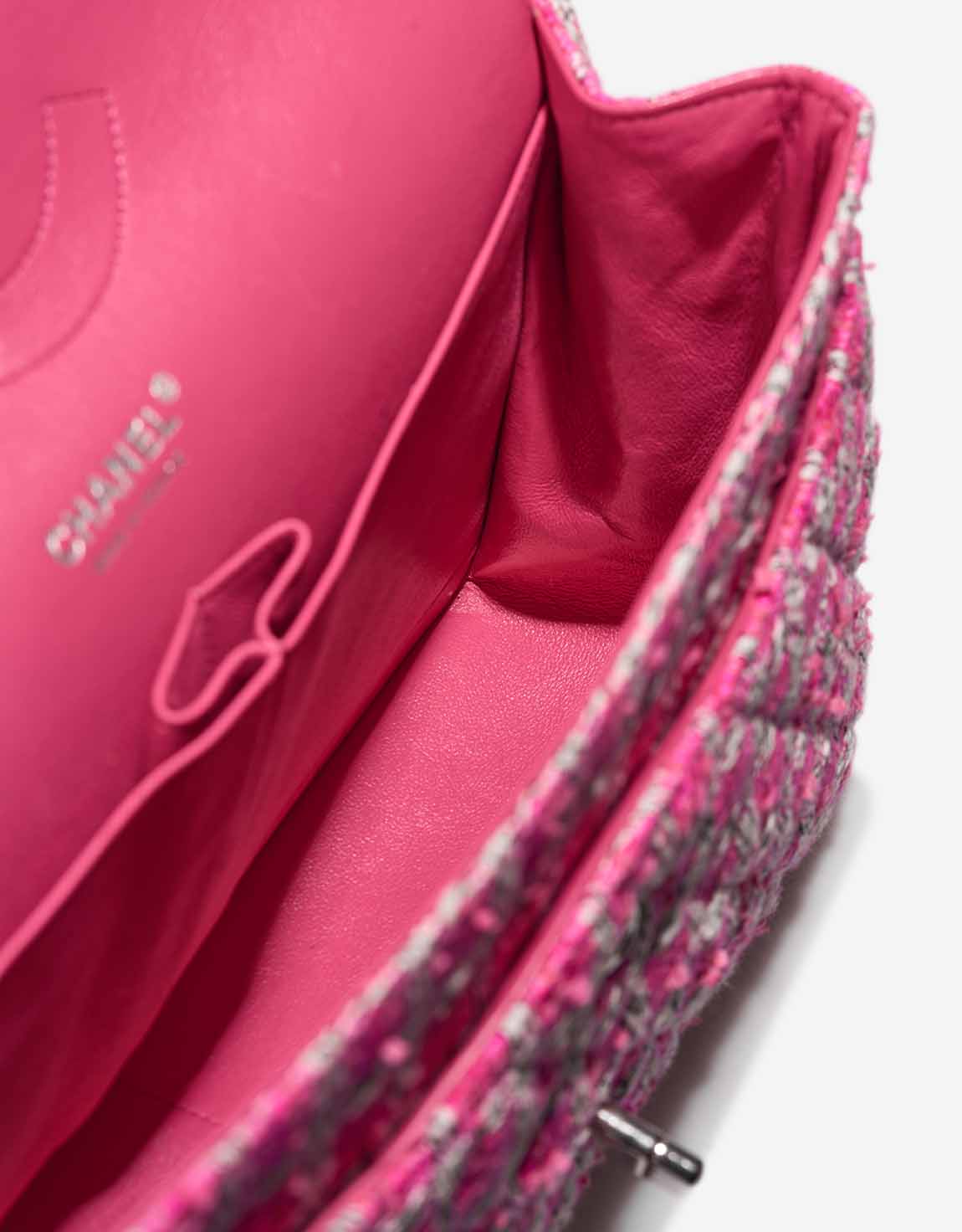 Chanel Timeless Jumbo Tweed Pink / White Inside | Sell your designer bag