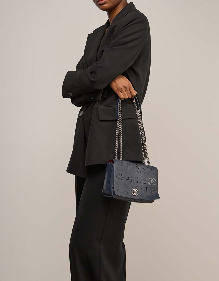 Chanel Timeless Medium Kalbsleder Dunkelblau Front | Verkaufen Sie Ihre Designer-Tasche