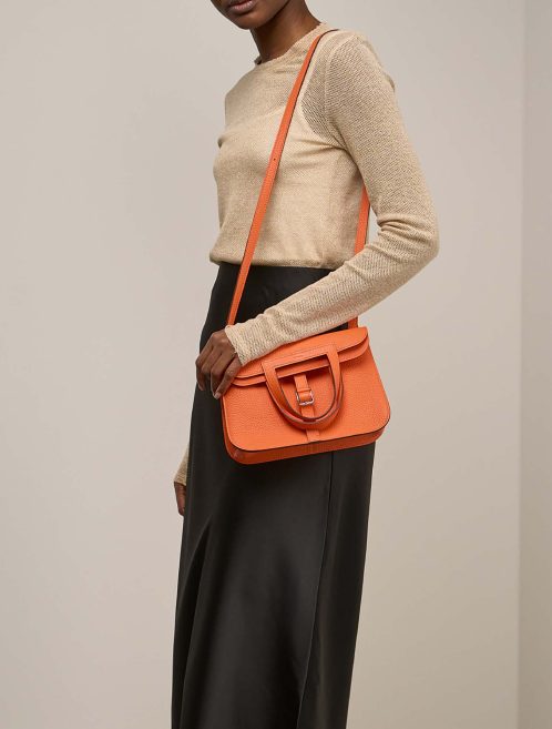 Hermès Halzan 25 Taurillon Clémence Orange Minium on Model | Sell your designer bag