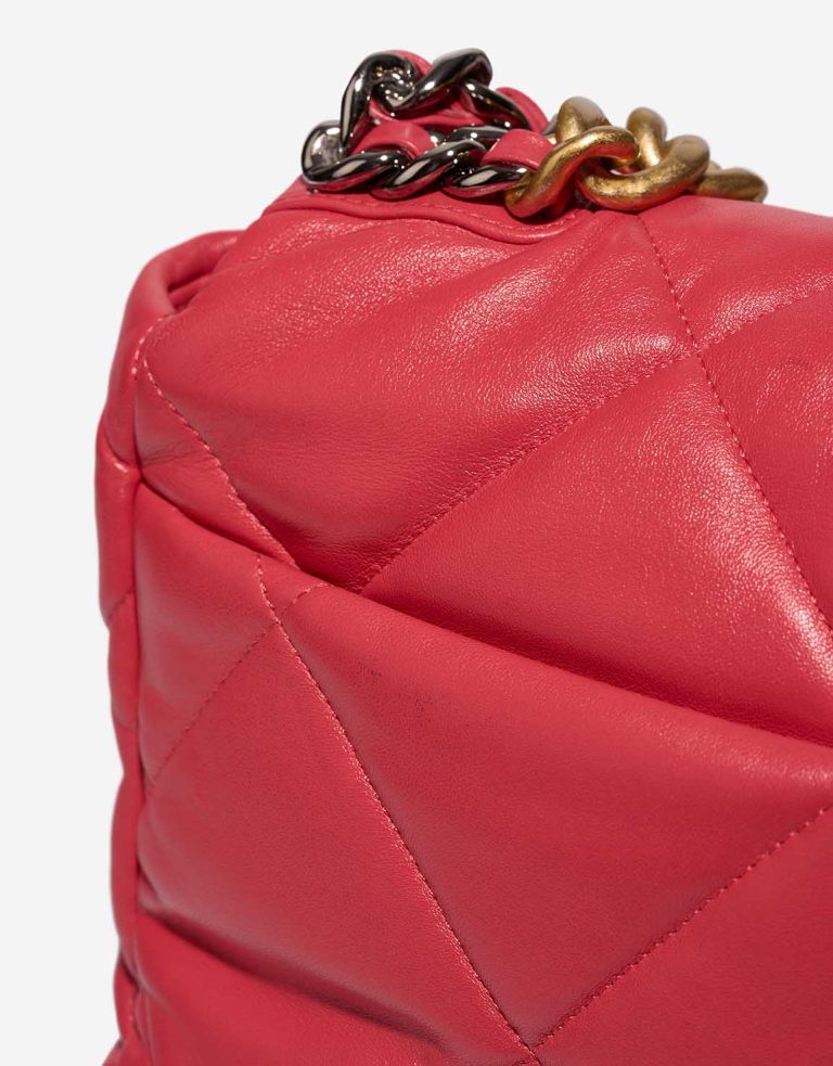 Chanel 19 Large Flap Bag Lammleder  Korallenrot Gebrauchsspuren | Verkaufen Sie Ihre Designer-Tasche
