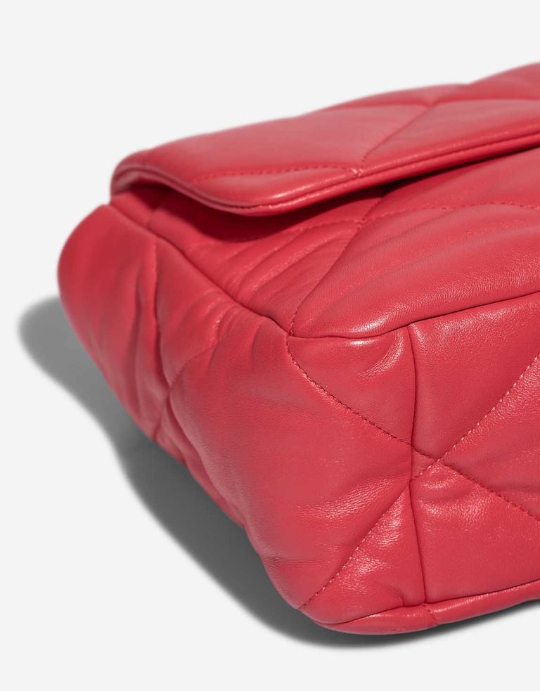 Chanel 19 Large Flap Bag Lammleder  Korallenrot Gebrauchsspuren | Verkaufen Sie Ihre Designer-Tasche