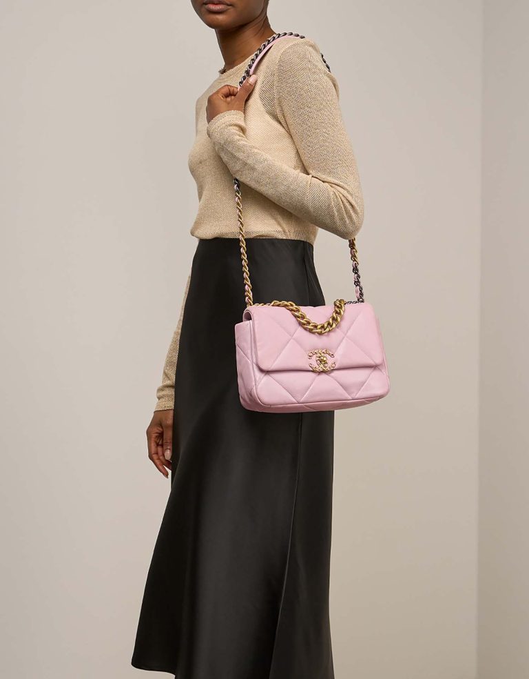 Chanel 19 Rabat Sac en agneau rose pâle Front | Vendez votre sac de créateur