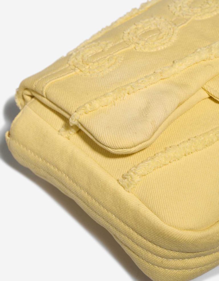 Chanel Timeless Mini Rectangular Cotton Light Yellow Abnutzungserscheinungen | Verkaufen Sie Ihre Designer-Tasche