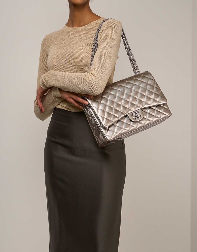 Chanel Timeless Maxi PVC / Lammleder Silber / Grau Front | Verkaufen Sie Ihre Designer-Tasche