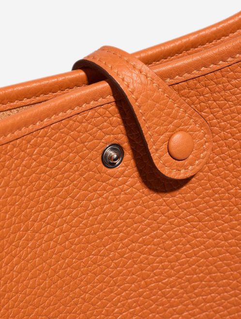 Hermès Evelyne 16 Taurillon Clémence Orange Système de fermeture | Vendre votre sac de créateur