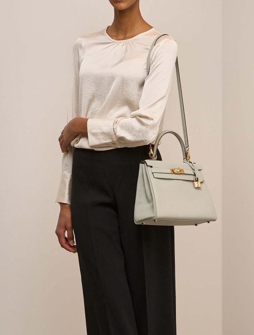 Hermès Kelly 28 Taurillon Clémence Gris Neve on Model | Sell your designer bag